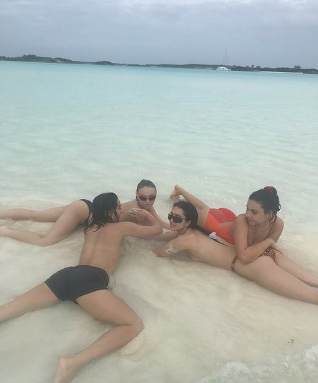 Lily Rose Depp modèle de sexe galerie