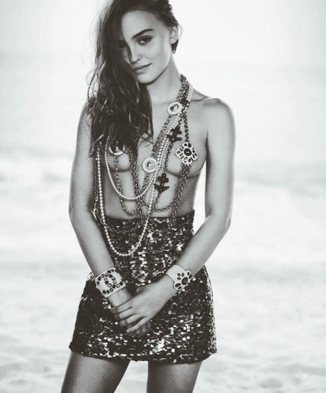 Lily Rose Depp modèles nus des photos