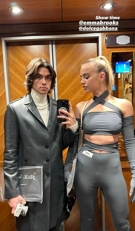 Emma Brooks belle actrice galeries