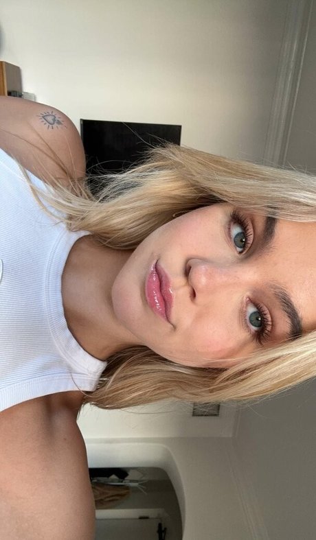 Emma Brooks étoile érotique photos