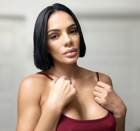 NinaUnrated étoile adulte img