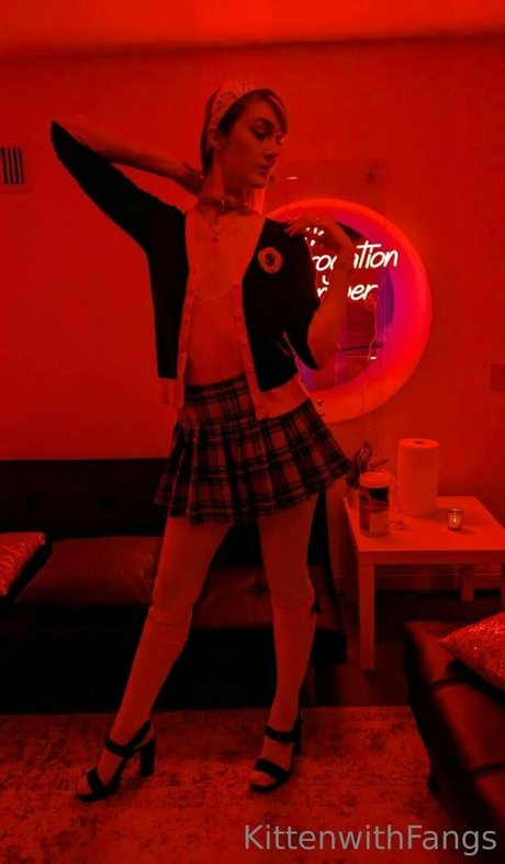 kittenwithfangsfree star érotique des photos