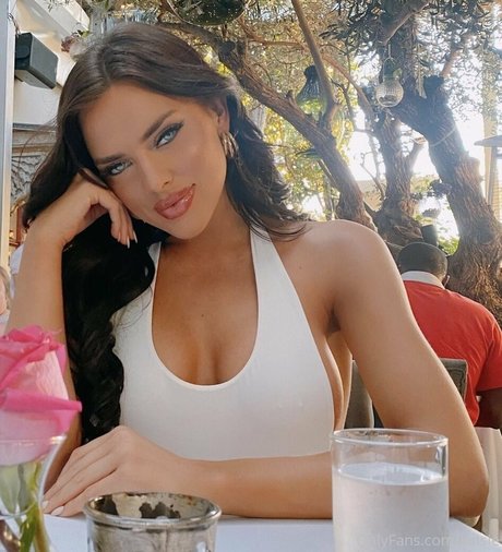 kelsie modèle nu image