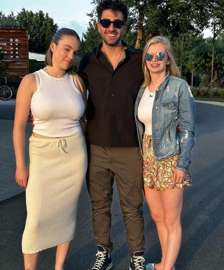 Allie Sherlock actrice libre des photos