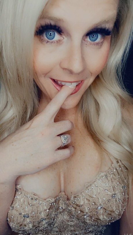 aclassymilf belle star du porno photos