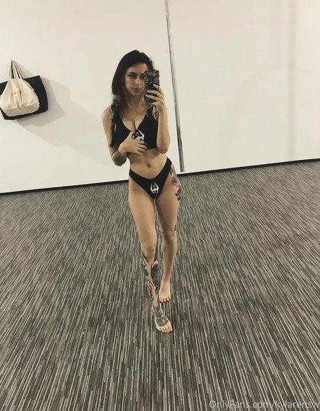 Kylarensw étoile nue photo