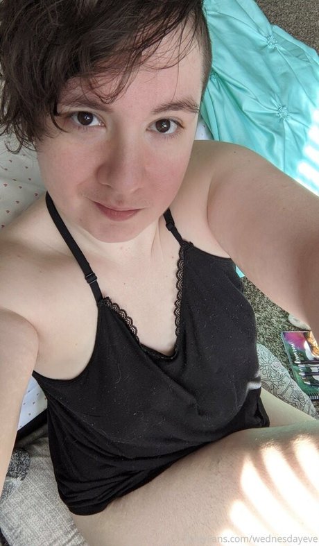 wednesdayeve modèles nus des photos