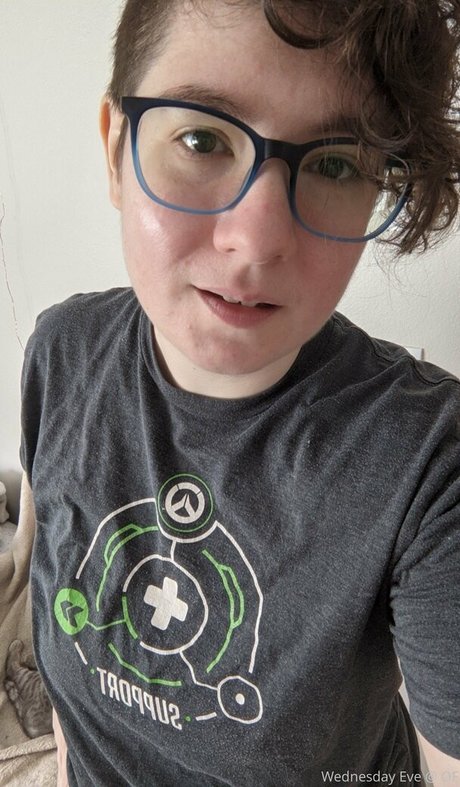 wednesdayeve jolie actrice photo