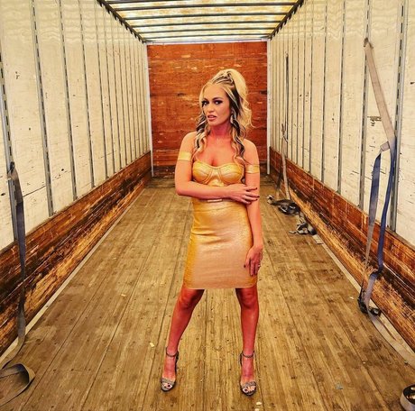 Alisha Edwards modèle chaud image