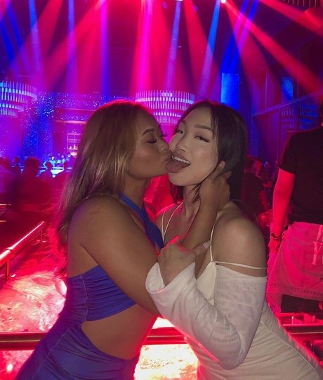 Shallyzsa haut modèle galeries