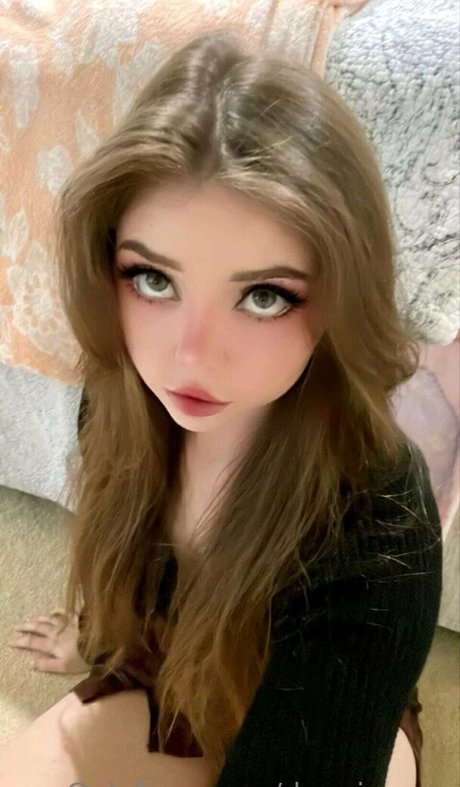 Danni Meow nus étoiles galeries