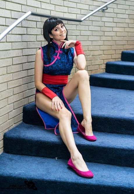 Uncanny Megan star érotique image