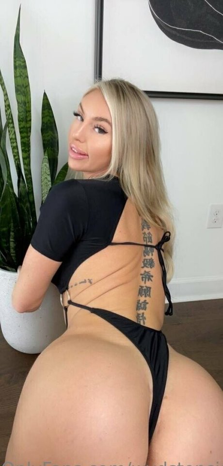 milf blonde aux courbes onlyfans xxx meilleur photos