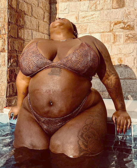 Jojo Todynho star du porno nue des photos