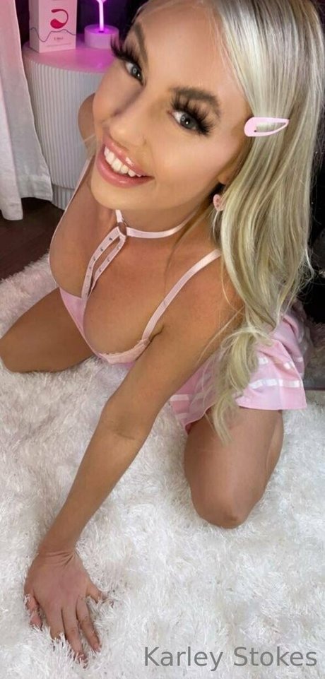 petits seins potelés onlyfans assez érotique des photos