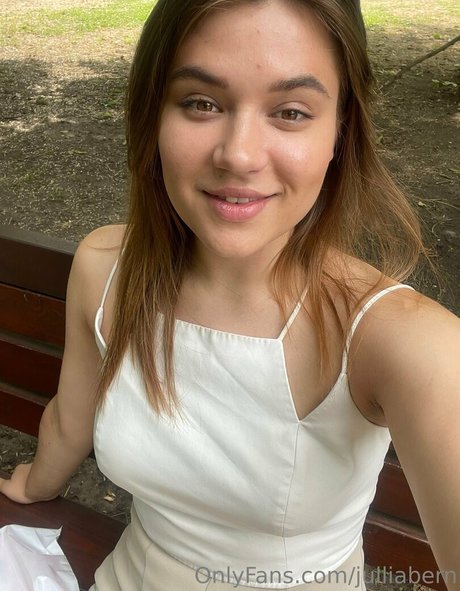 julliabern actrice exclusive photos