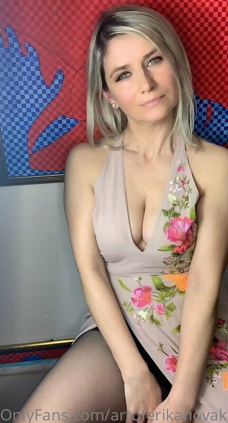 BadEry actrice sexy image