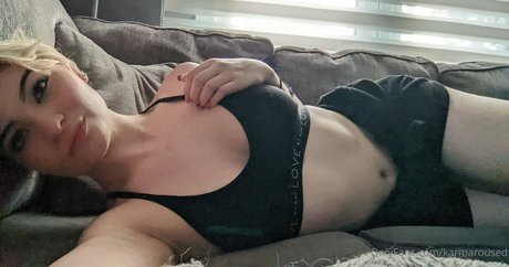 Karmaroused modèle de haute qualité image