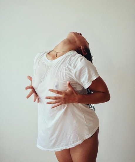 Stephanie Marieotto haut modèle image