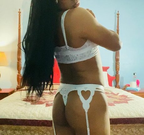 Alexiacdgirl actrice nue images