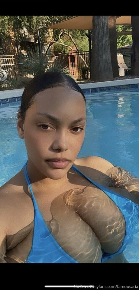 famousaria étoile sexy des photos