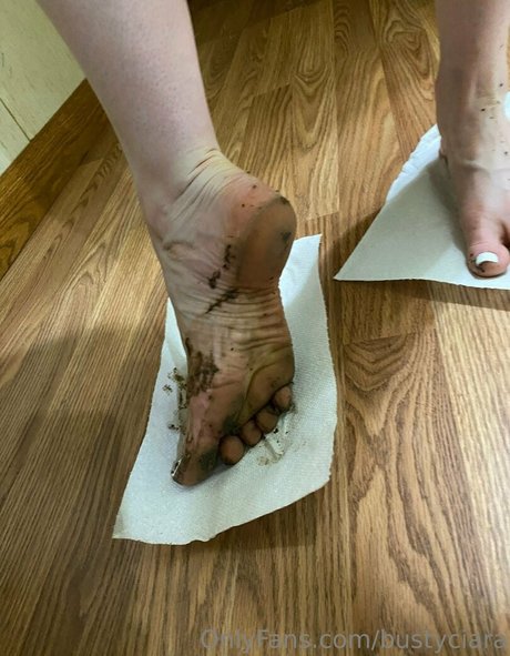 BustyCiara modèle de sexe des photos