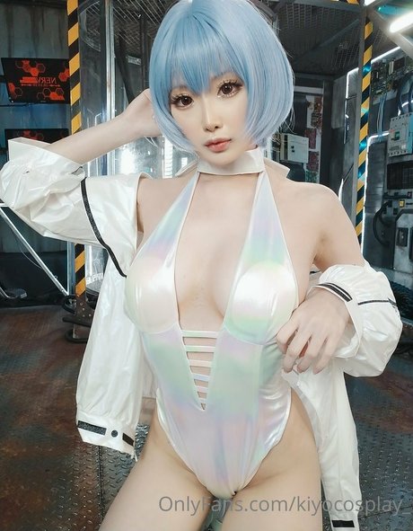 Kiyo Cosplay modèle pornographique photos