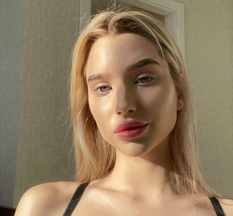 ananda yes actrice des photos