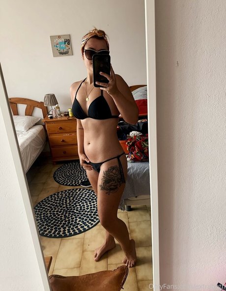 fellation en bikini onlyfans haut nu img