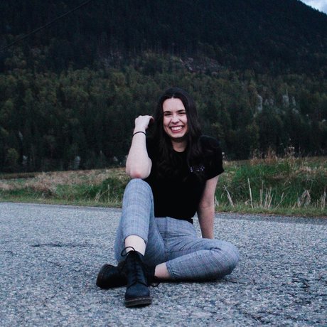 ébène courbée onlyfans nus sexy galerie