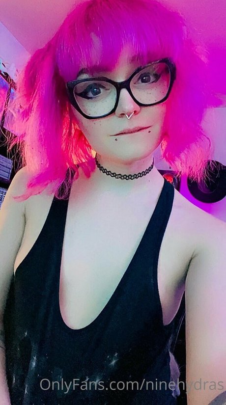 Ninehydras étoile xxx img