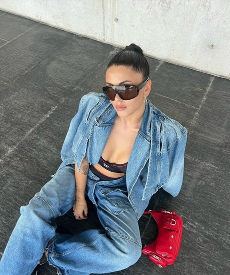 gros seins ébène onlyfans haut de gamme archive