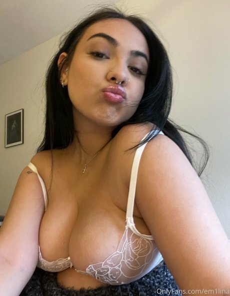 em1lina étoile nue archive