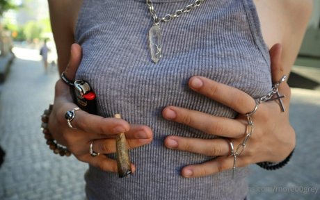 more00grey actrice galerie