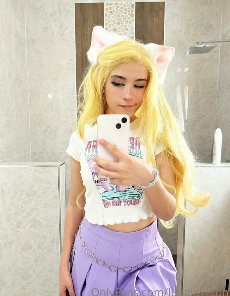 Lunaloveton art modèle galeries