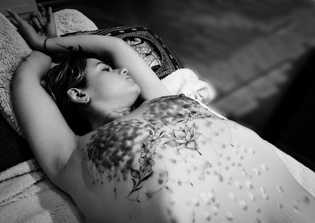 sorine rose modèle magnifique image