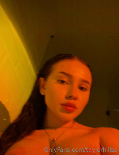 taylerhillss star érotique photo