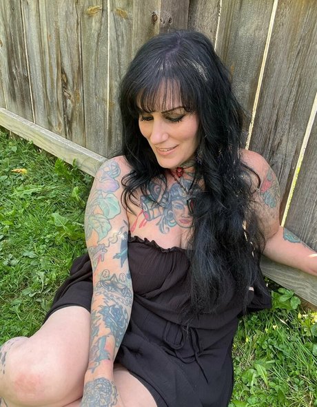 katitajewelnovak actrice érotique galeries