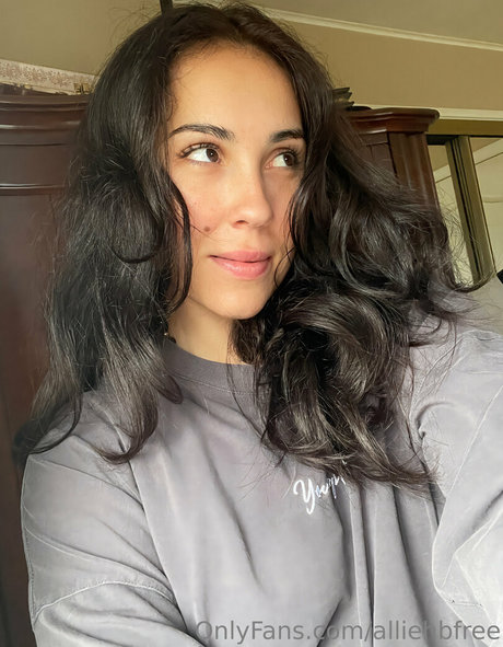 alliehbfree modèle érotique images