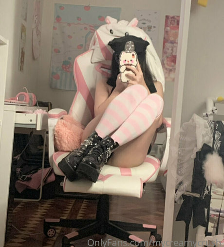 lewdcapy modèle de haute qualité images