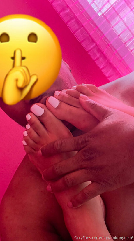 tsunamitongue16 joli modèle des photos