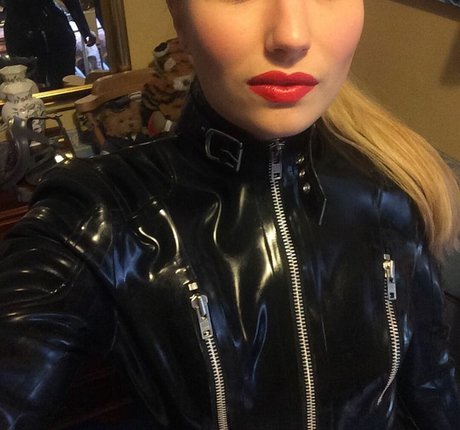 StephanieBC modèle pornographique images