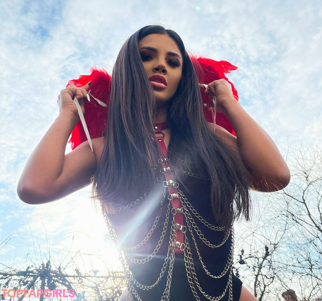 Kimberdee modèle chaud img