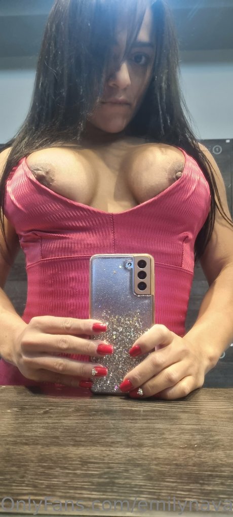 Emily Nava star du porno nue galeries