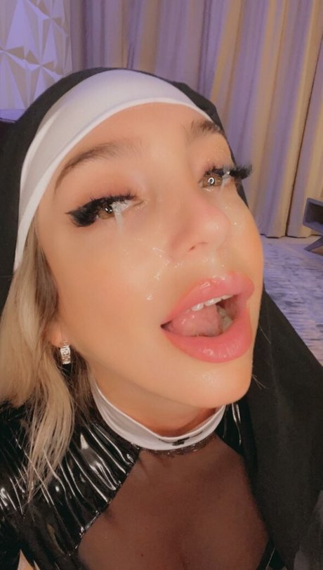 Elypeachie star érotique photo