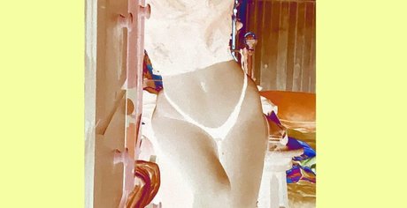 cleoisaway actrice artistique galerie