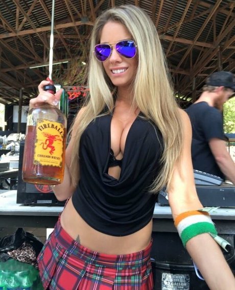 fans de milf gothique uniquement exclusif sympa image