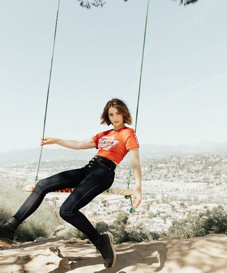 Emily Rudd modèle sympa photos