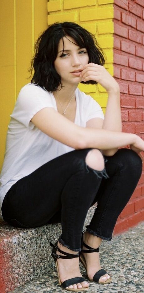 Emily Rudd étoile sexy image