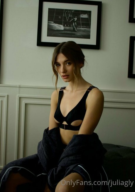 Julia Gauly star du porno gratuite des photos